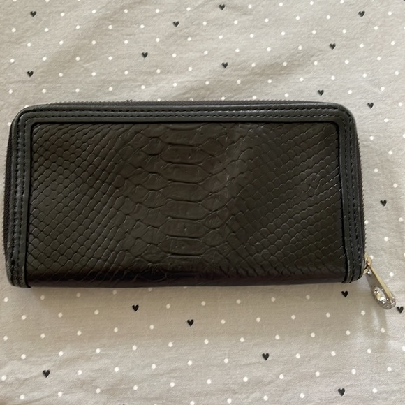 Marc by Marc Jacobs Embossed Leather Totally Turnlock Wallet - Picture 2 of 6